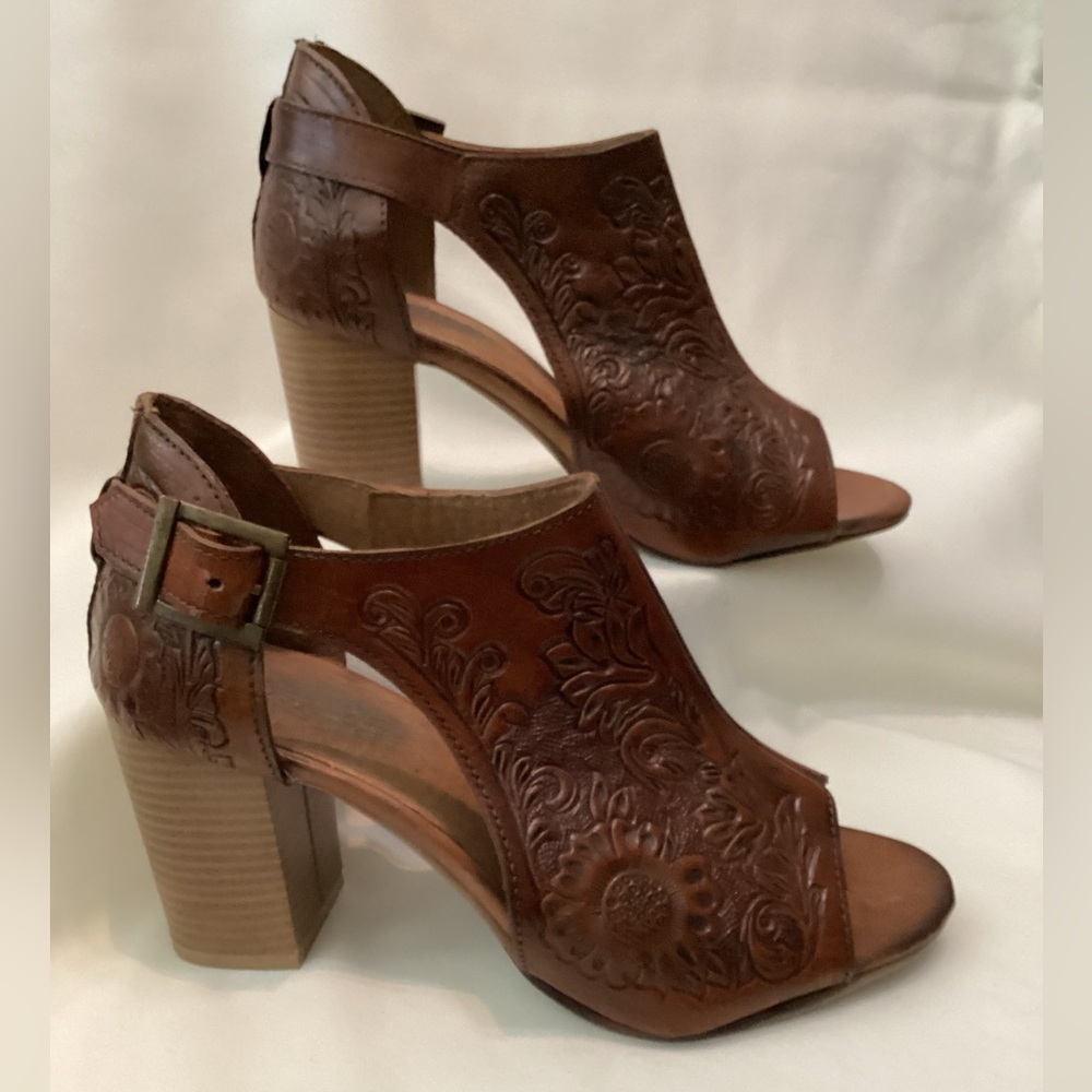 Women’s shoes